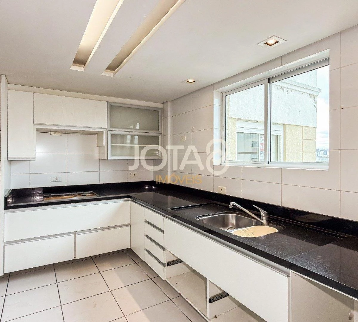 Apartment, 213 m², with a bathtub — photo 38