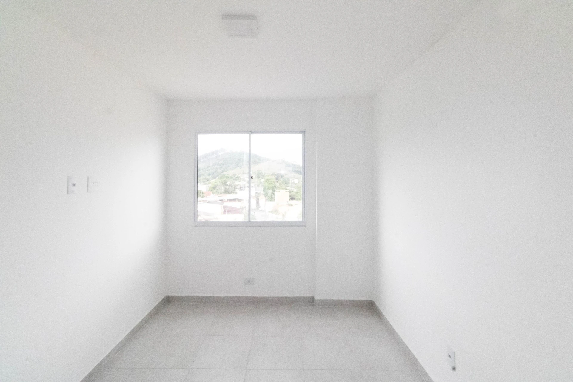 2-bedroom apartment in a building with a gym — photo 34