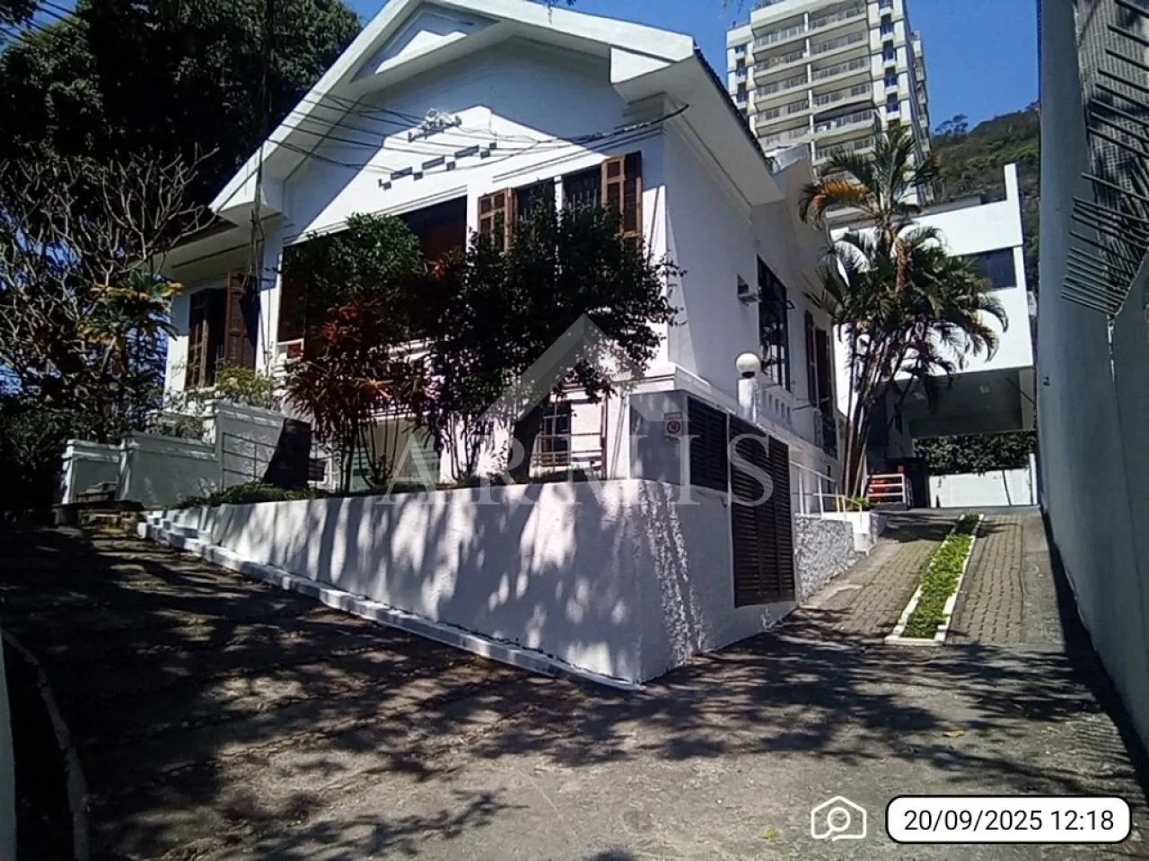 House with 1 bedroom and 5 bathrooms, 1313 m² — photo 4