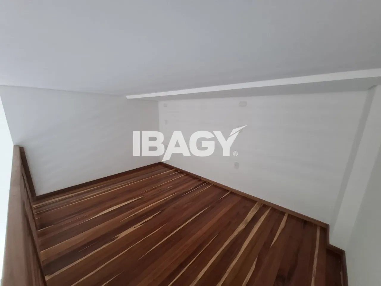 1-bedroom apartment with open-plan kitchen — photo 17