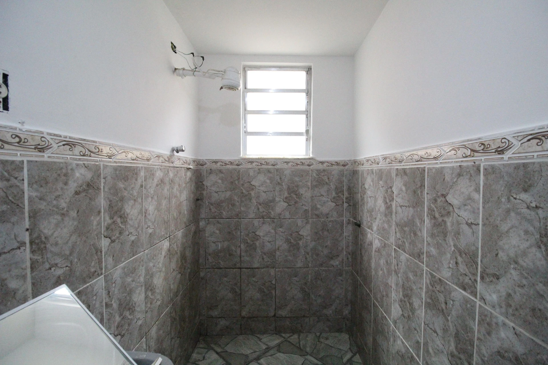 House with 1 bedroom and 1 bathroom with electric shower — photo 6