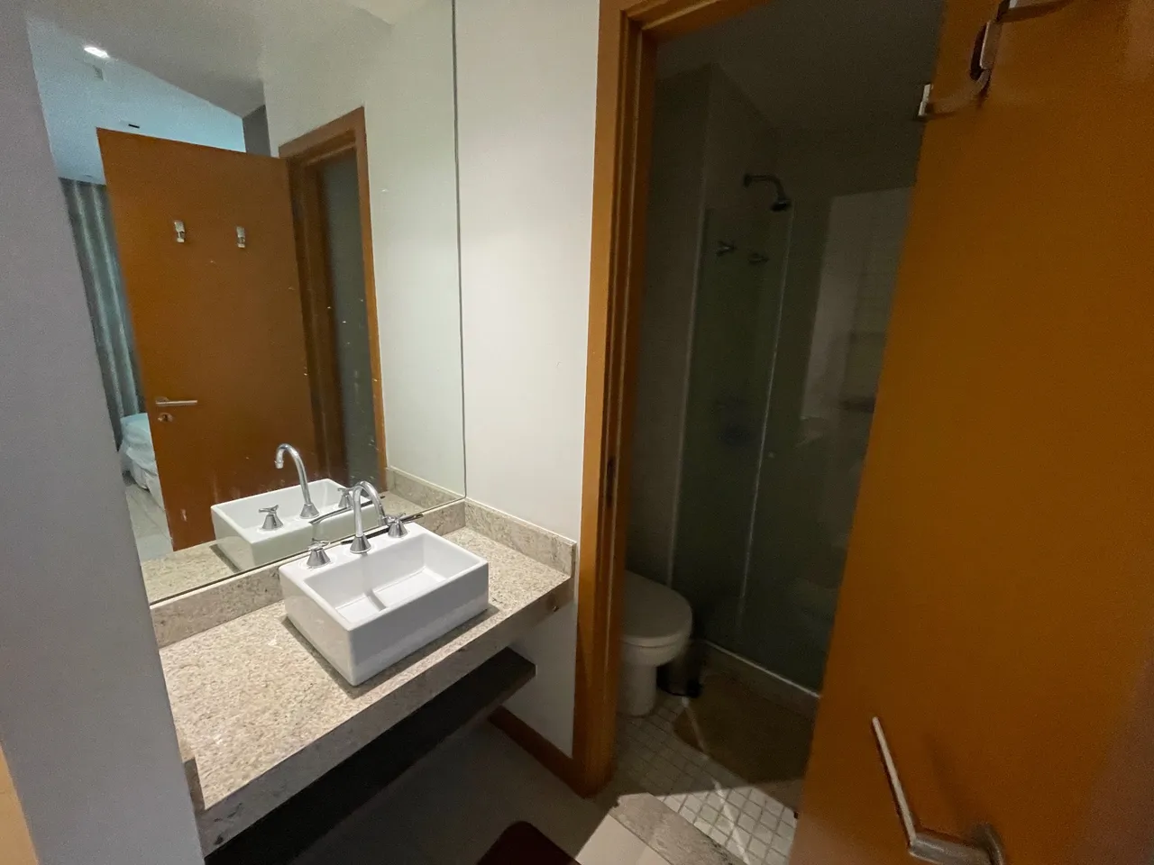 One-bedroom apartment in a building with a gym — photo 17