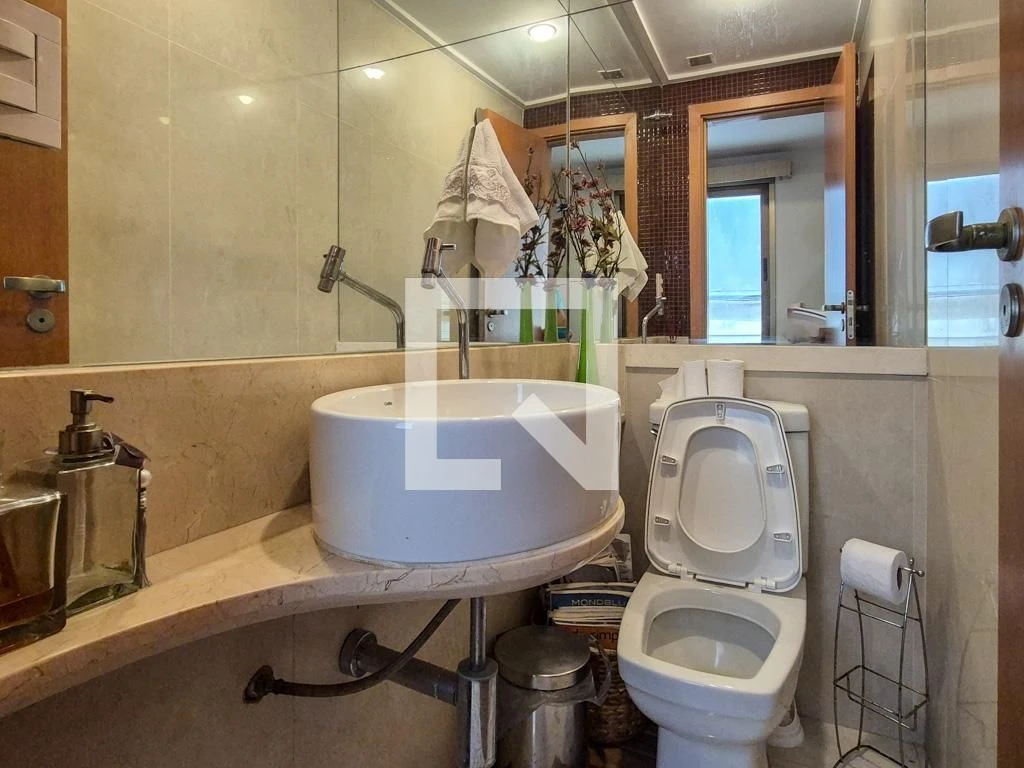 Furnished apartment with 5 en-suite bedrooms and terrace — photo 3