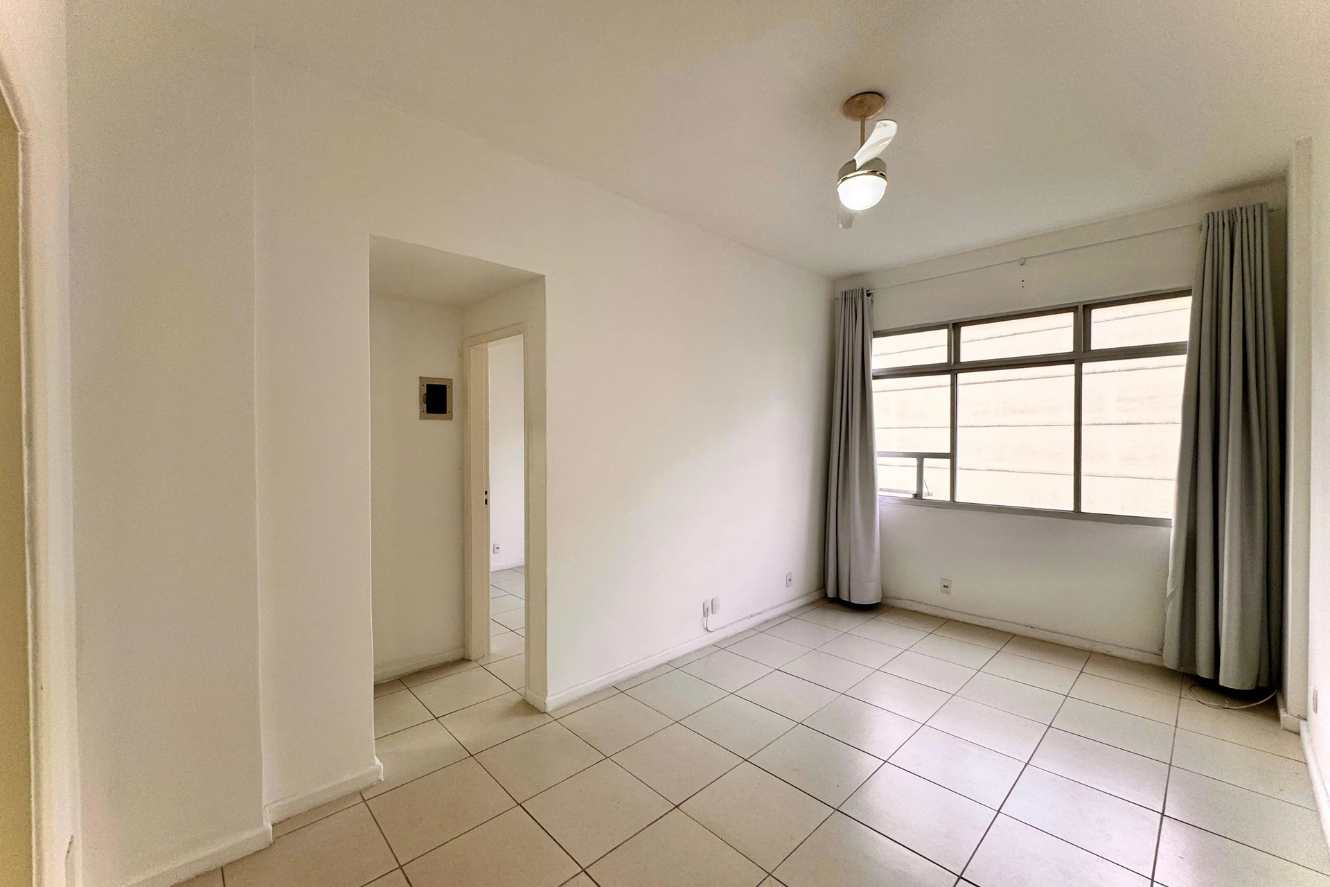 One-bedroom apartment with a mountain view in Rio de Janeiro — photo 7