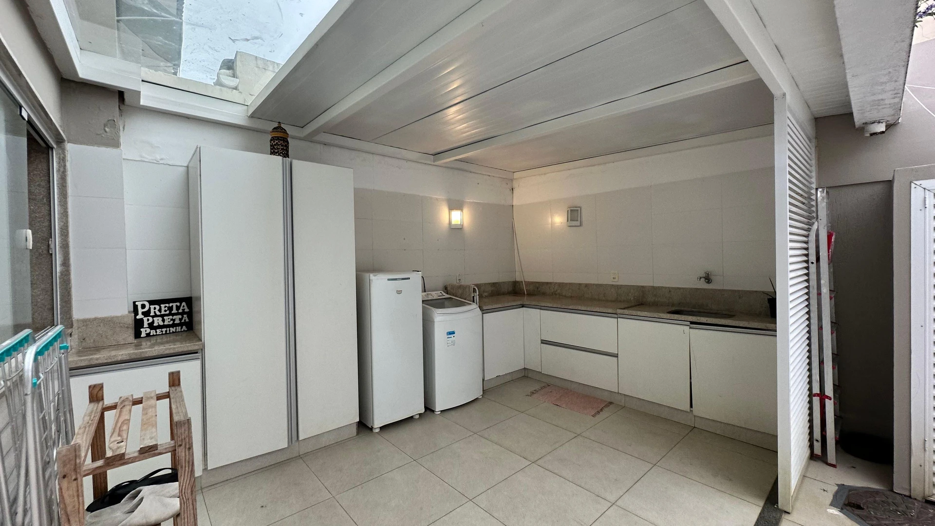 Furnished house, 360 m², with a walk-in closet — photo 15