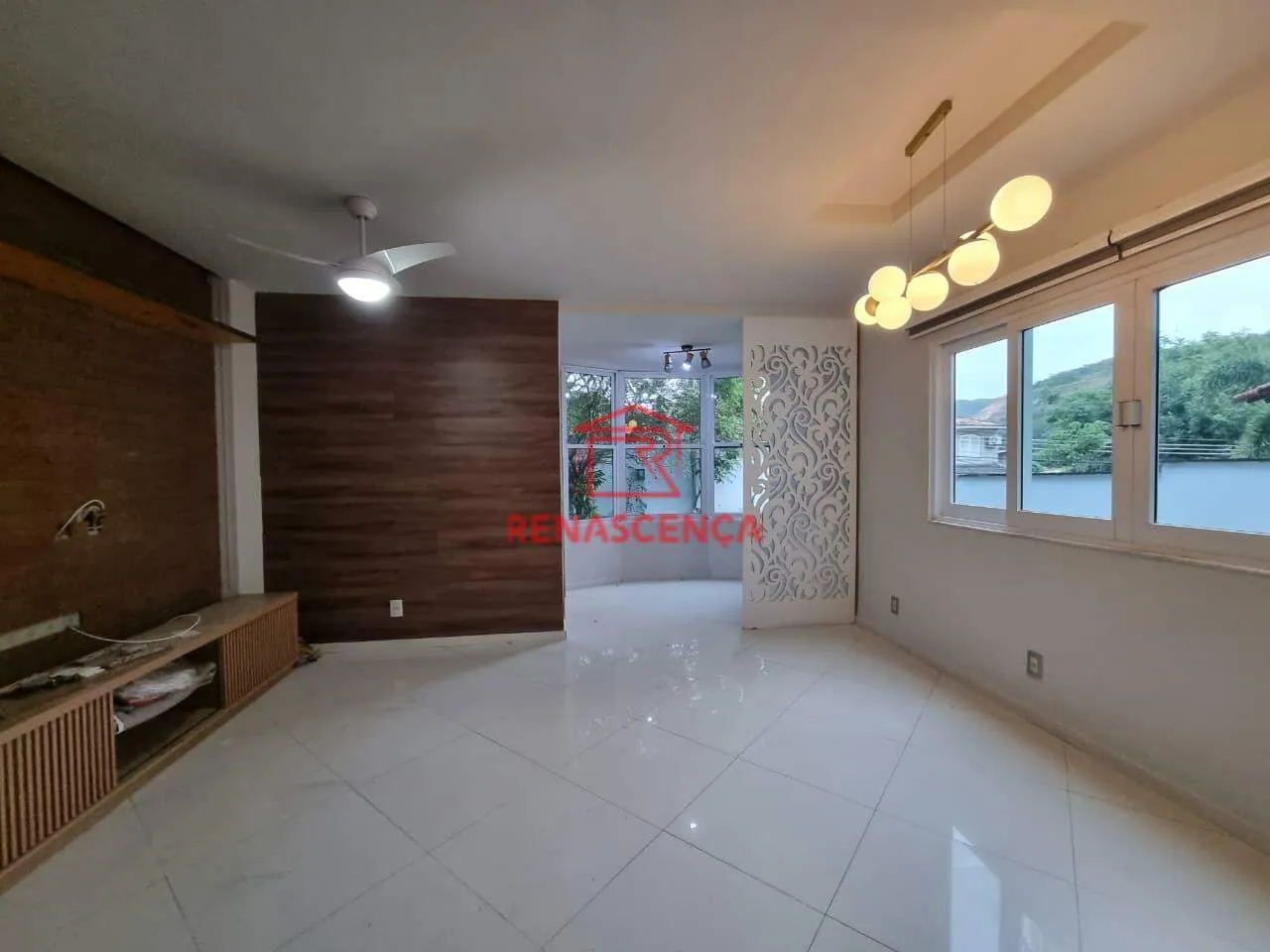 Rental house with 5 bedrooms and a balcony