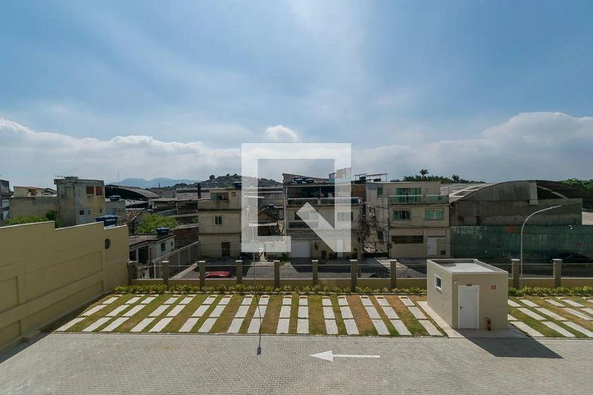 2-bedroom apartment in a building with a pool — photo 28