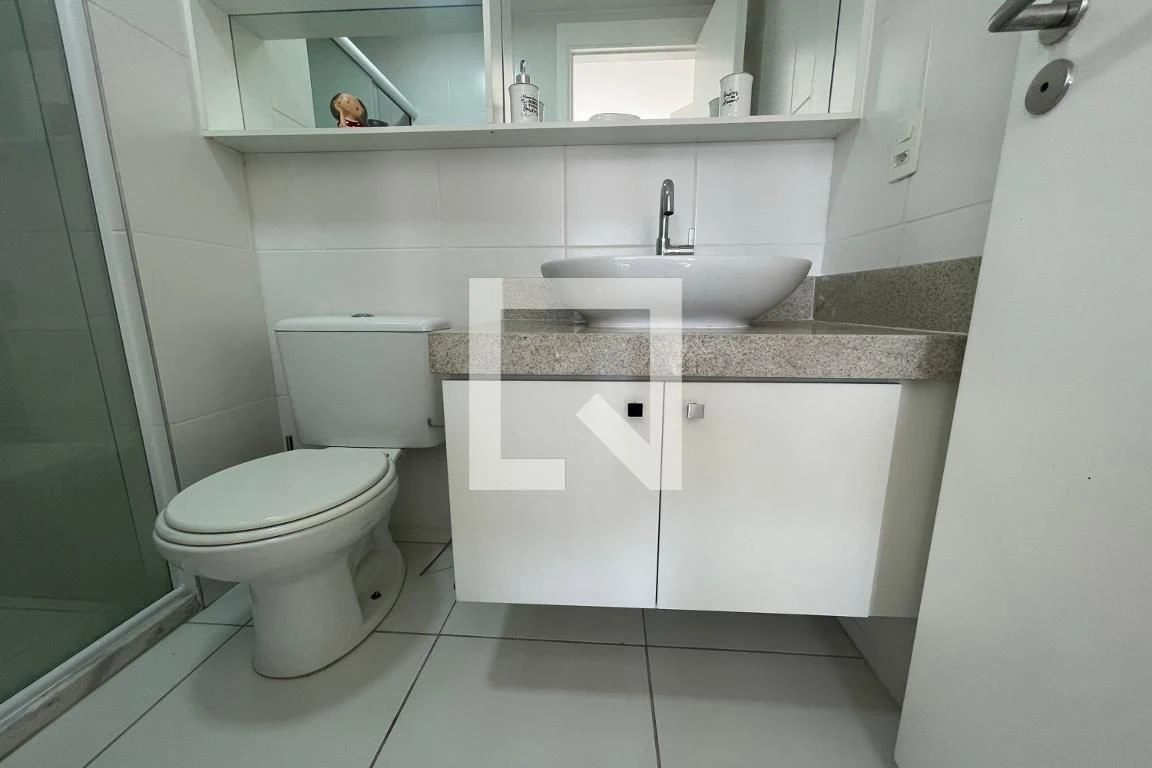 Furnished 2-bedroom apartment with balcony — photo 39