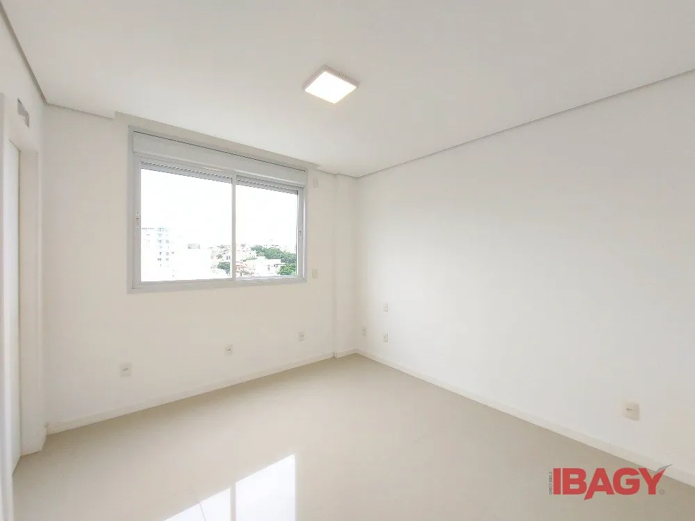 3-bedroom 165 m² apartment with balcony grill — photo 9
