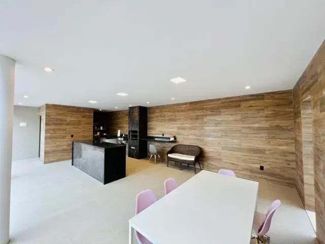 4-bedroom house with 5 bathrooms, 420 m² and 3 parking — photo 2