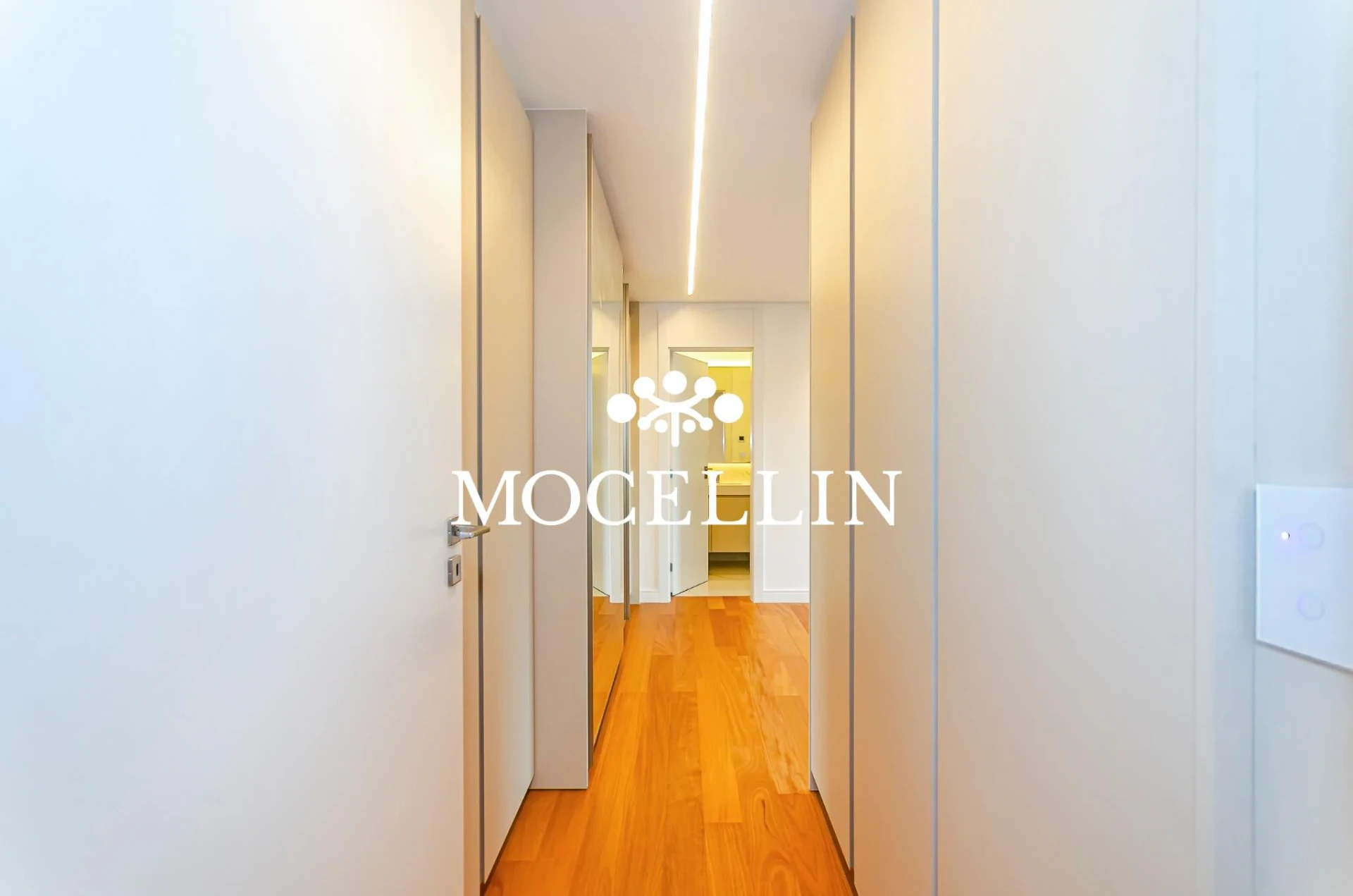 Floor-to-ceiling windows in a 3-bedroom apartment, 242 m² — photo 29
