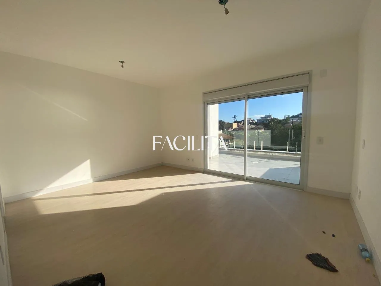 3 en-suite bedroom apartment, 163 m² and balcony — photo 18