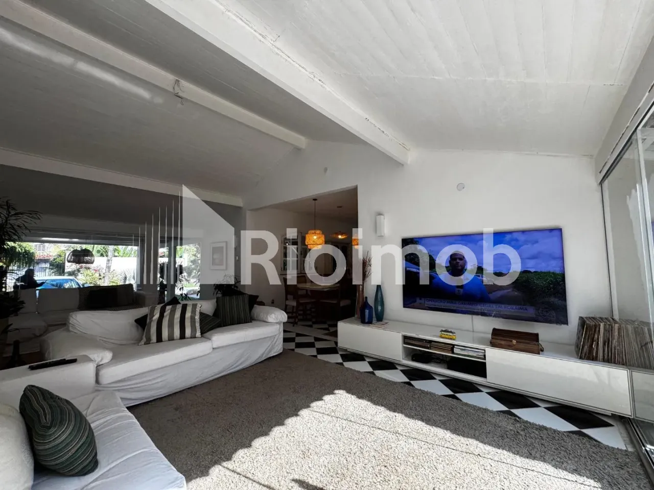 Furnished house with 4 bedrooms and an open-plan kitchen — photo 4