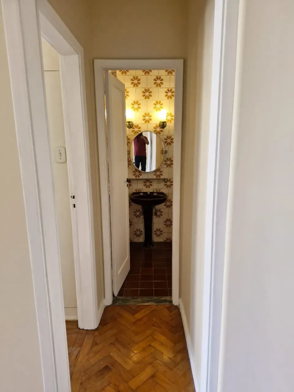 65 m² apartment with a closed kitchen and gas stove — photo 19