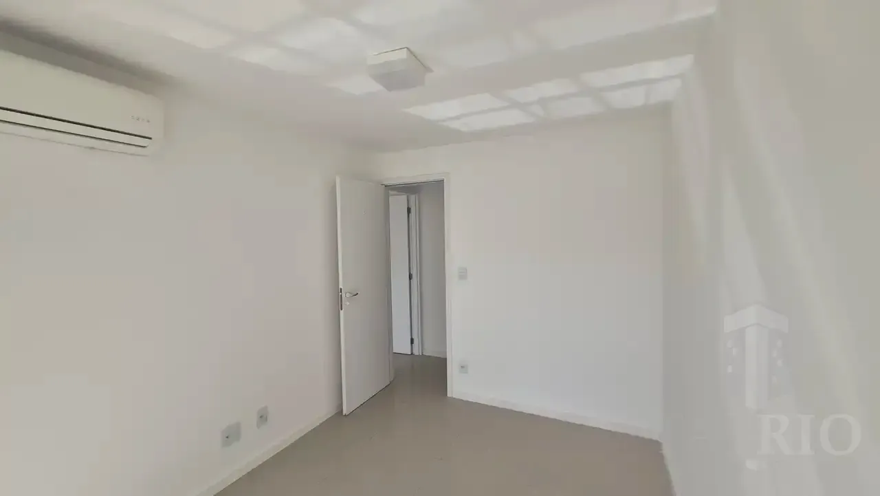 3-bedroom apartment with 3 bathrooms and 2 parking spots — photo 5