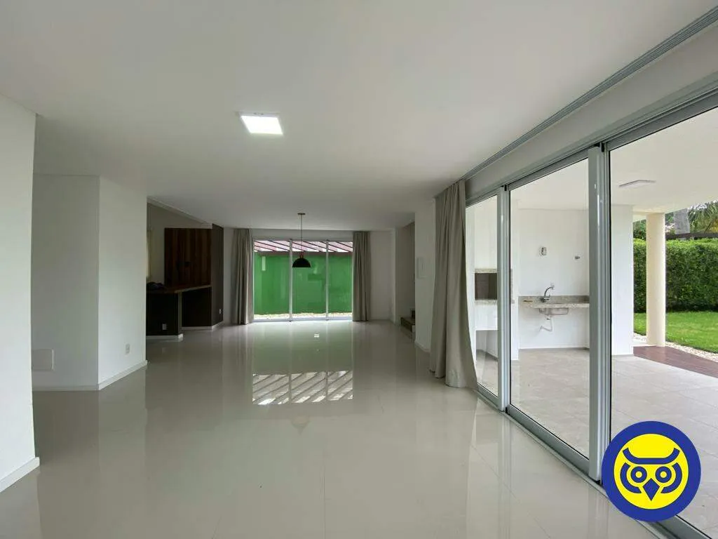 3-bedroom house with a water view — photo 14