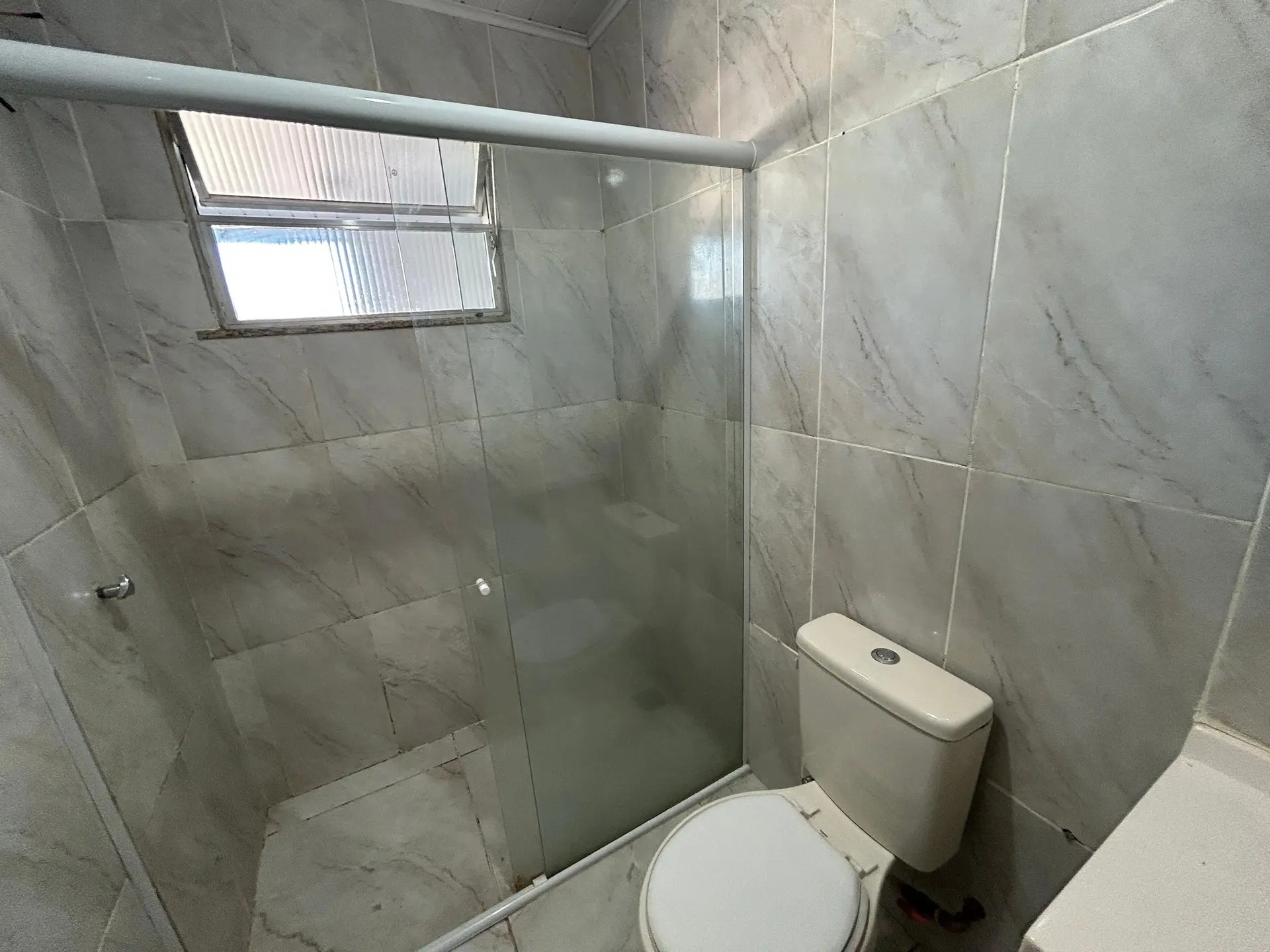 Квартира з 2 спальнями та 1 ванною з душовою зі скла — photo 29