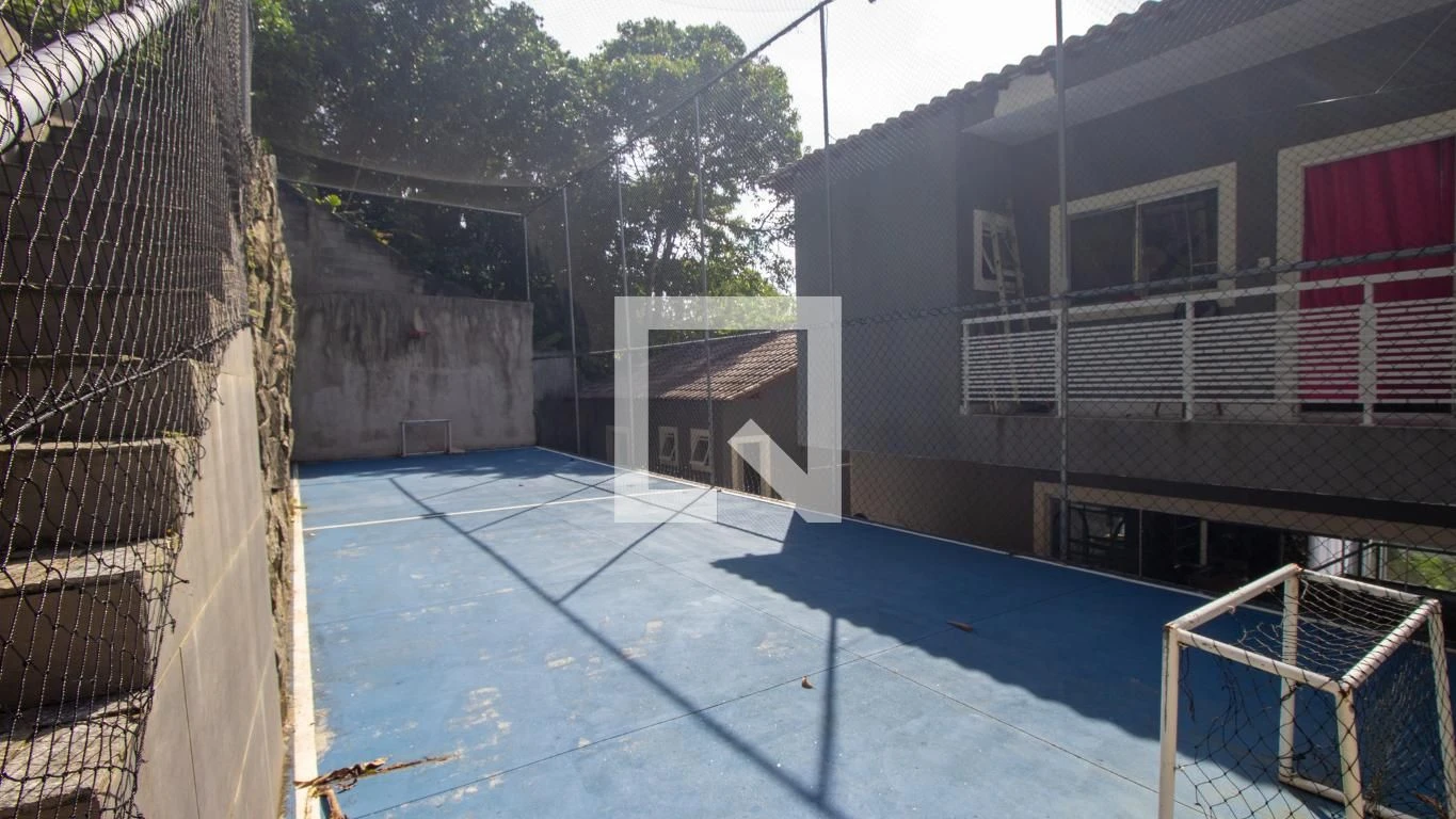 Furnished house with 5 bedrooms and 6 parking spaces — photo 53