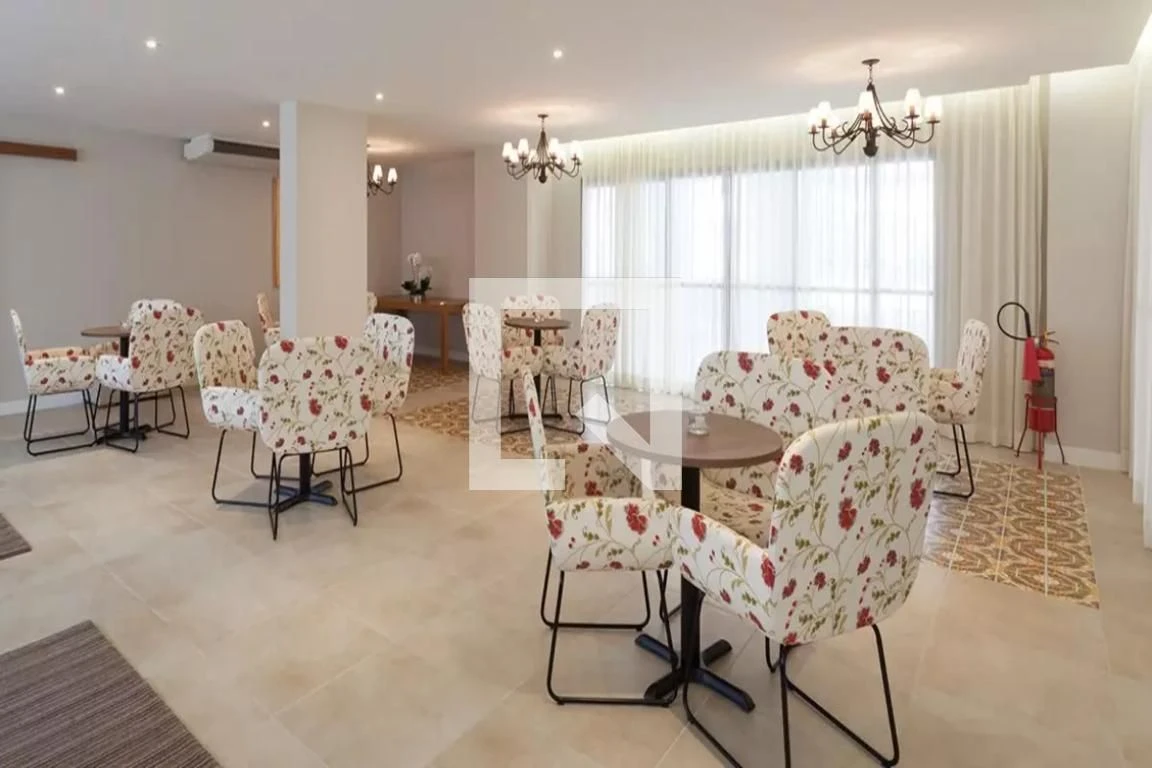 Apartamento de 89 m² com janelas do piso ao teto e closet — photo 41