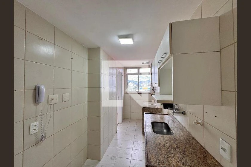 2-bedroom apartment in a building with a gym — photo 2