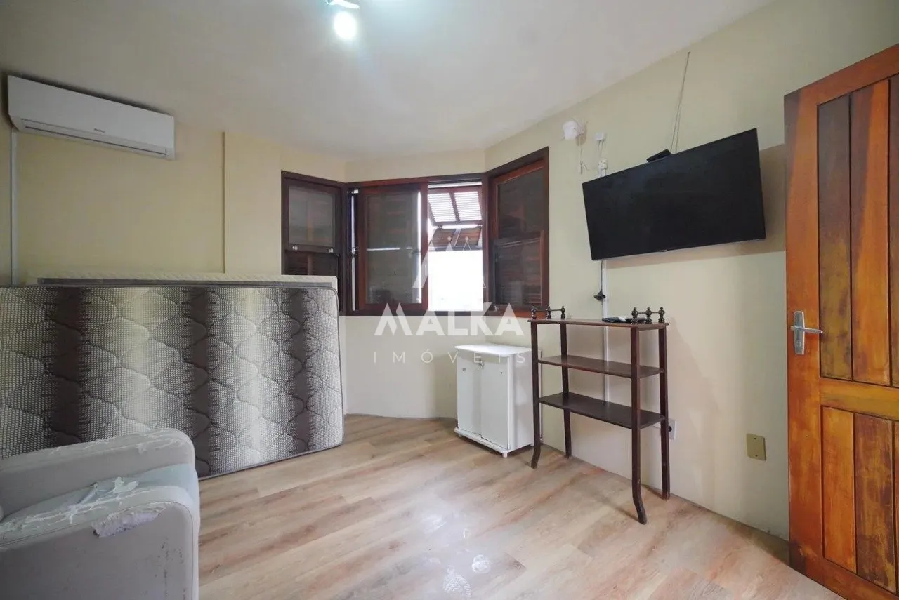 180 m² house with a mountain view and a home office — photo 37