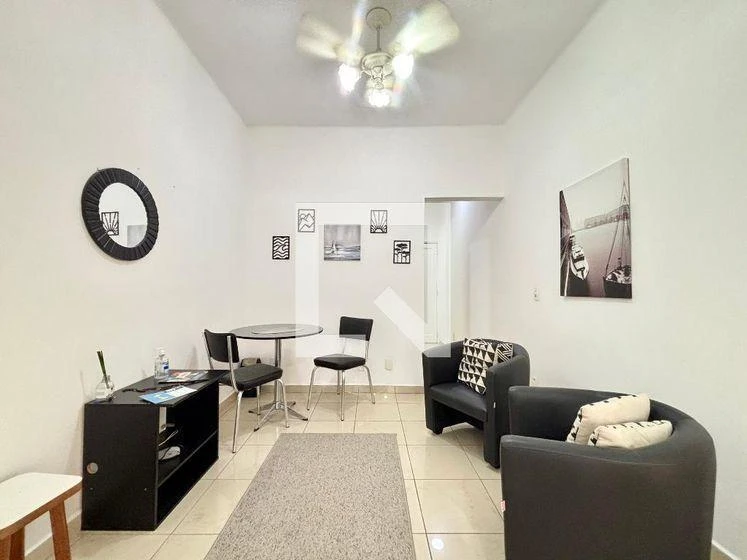 One-bedroom apartment with a washing machine — photo 9