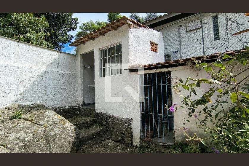 Furnished house, 270 m², with floor-to-ceiling windows — photo 19
