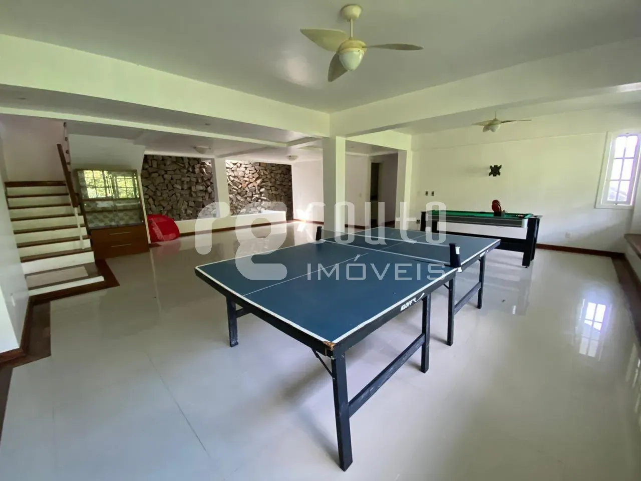 Apartment with 5 bedrooms and a balcony, 4 bathrooms — photo 9