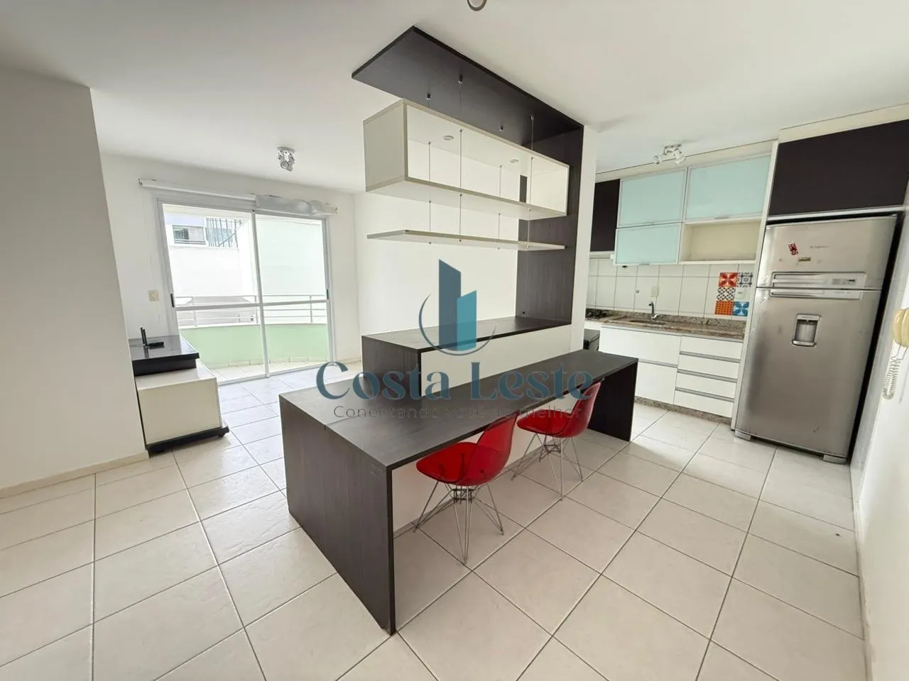 Apartamento com 2 dormitórios, suíte e cozinha americana