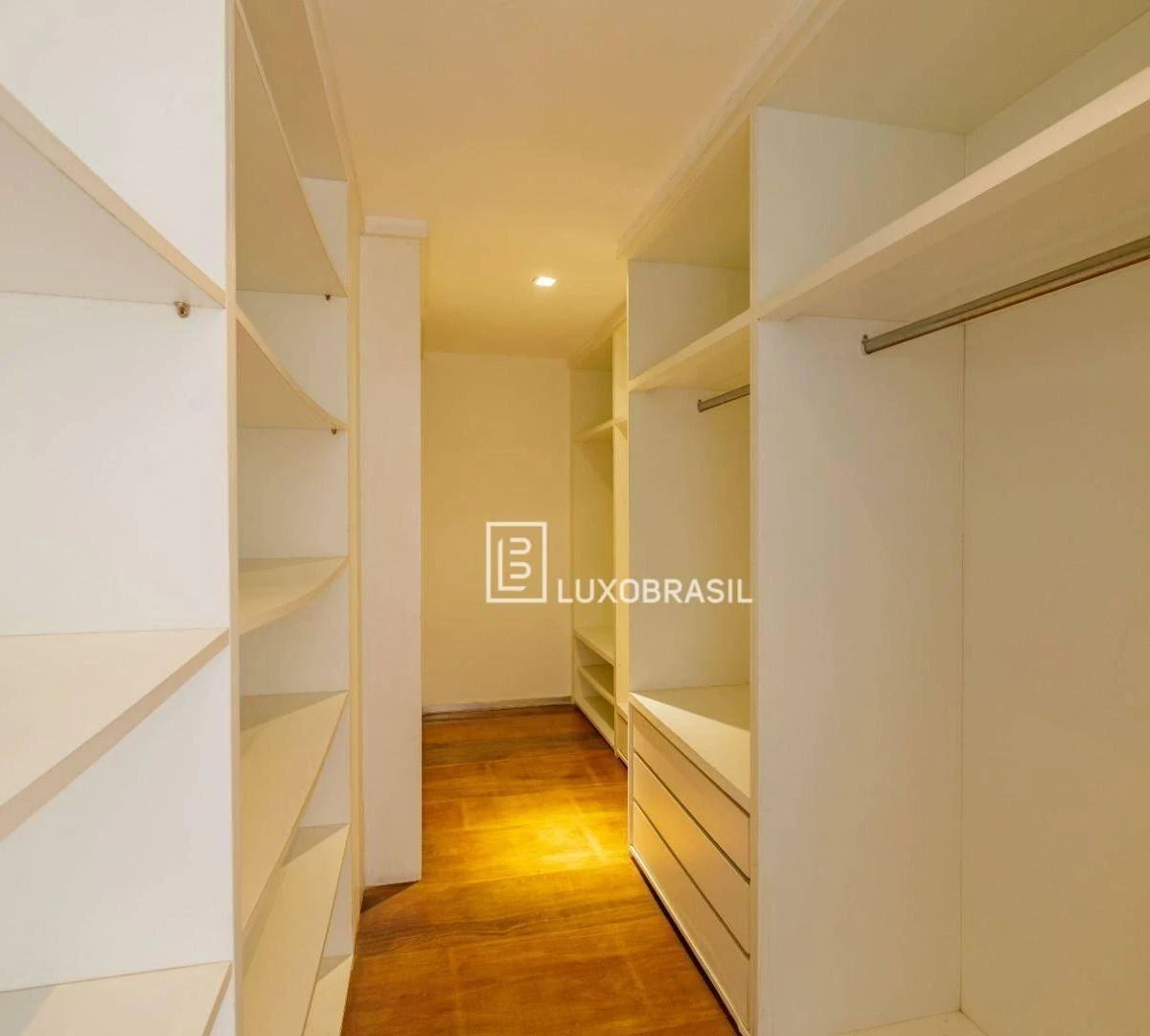 Furnished 800 m² house with 5 en-suite bedrooms — photo 4