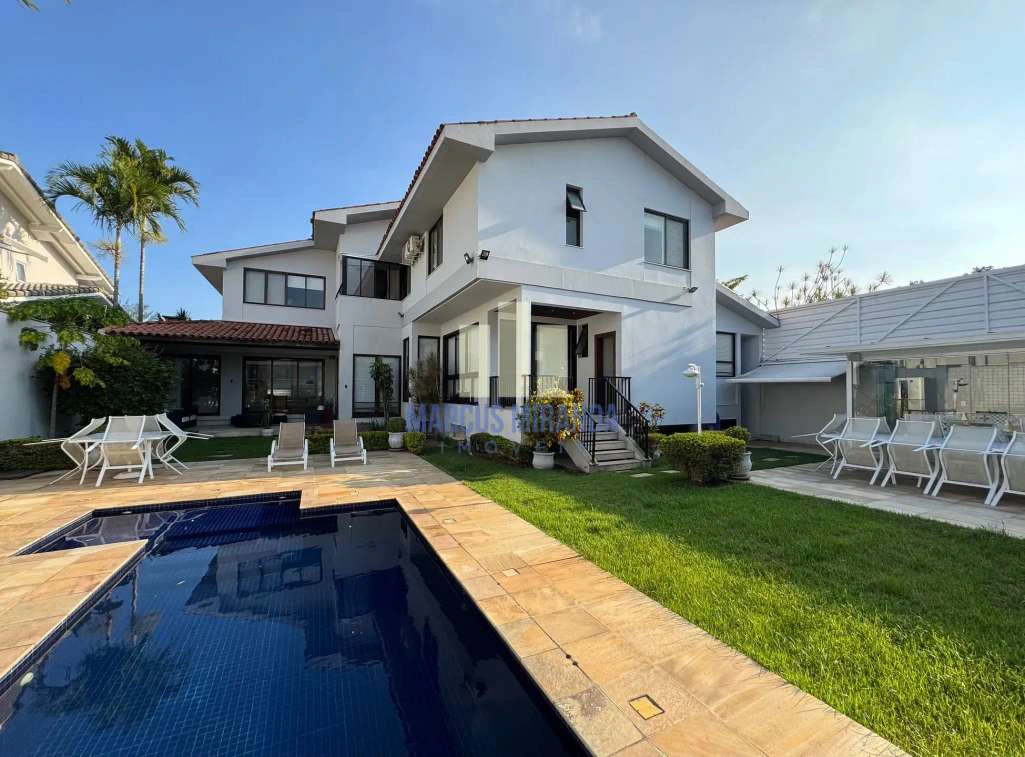 House with 5 bedrooms and 834 m², 6 parking and 9 baths — photo 29