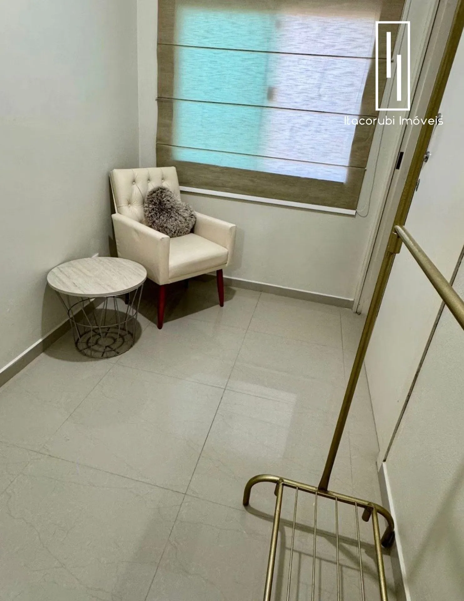 Furnished 2-bedroom house with an en-suite and pool — photo 28