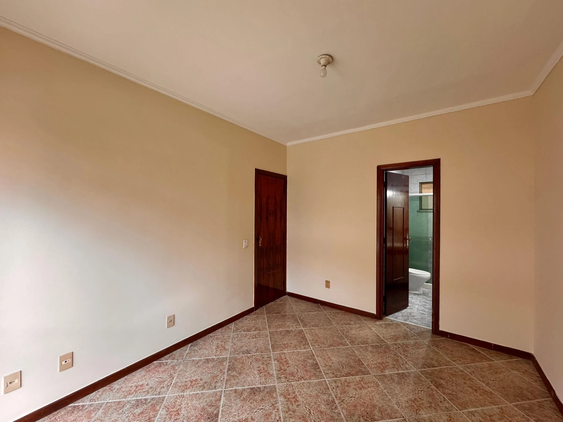 Unfurnished 3-bedroom apartment with enclosed balcony — photo 6