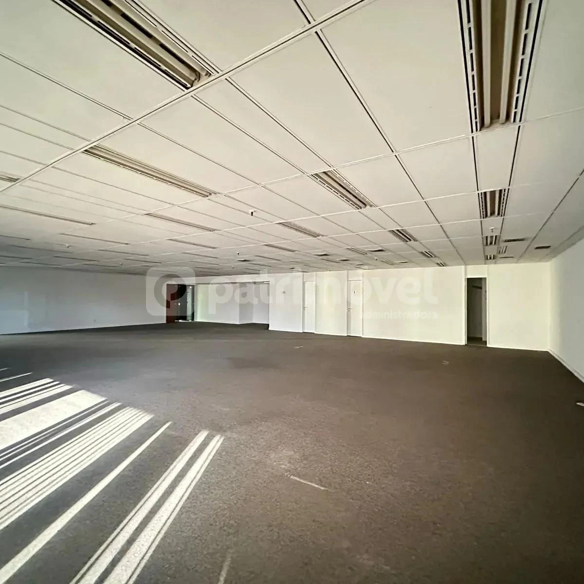 Unfurnished corporate apartment with 6 bathrooms — photo 3