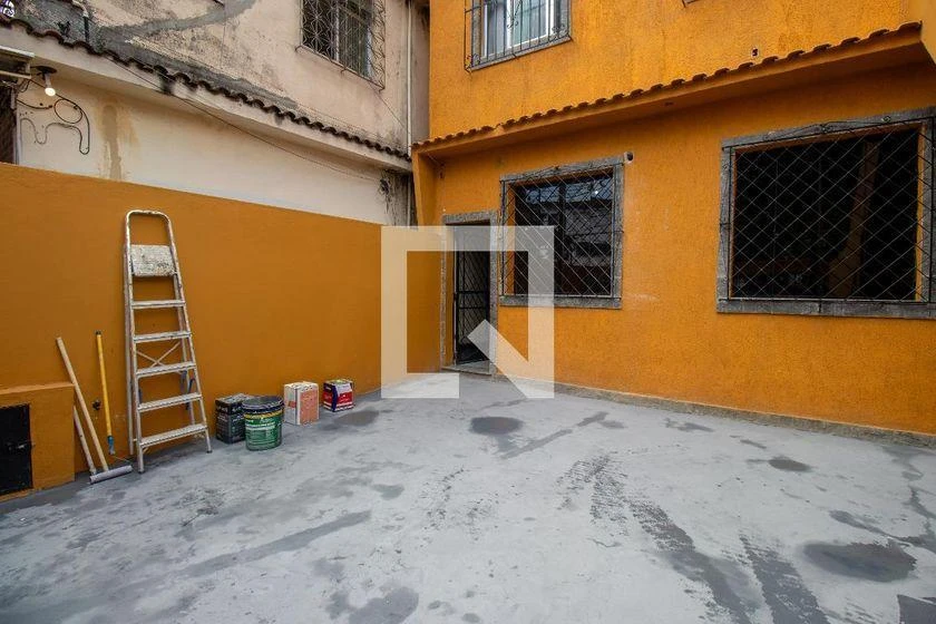 Balcony with a grill in a 2-bedroom house, 100 m² — photo 3