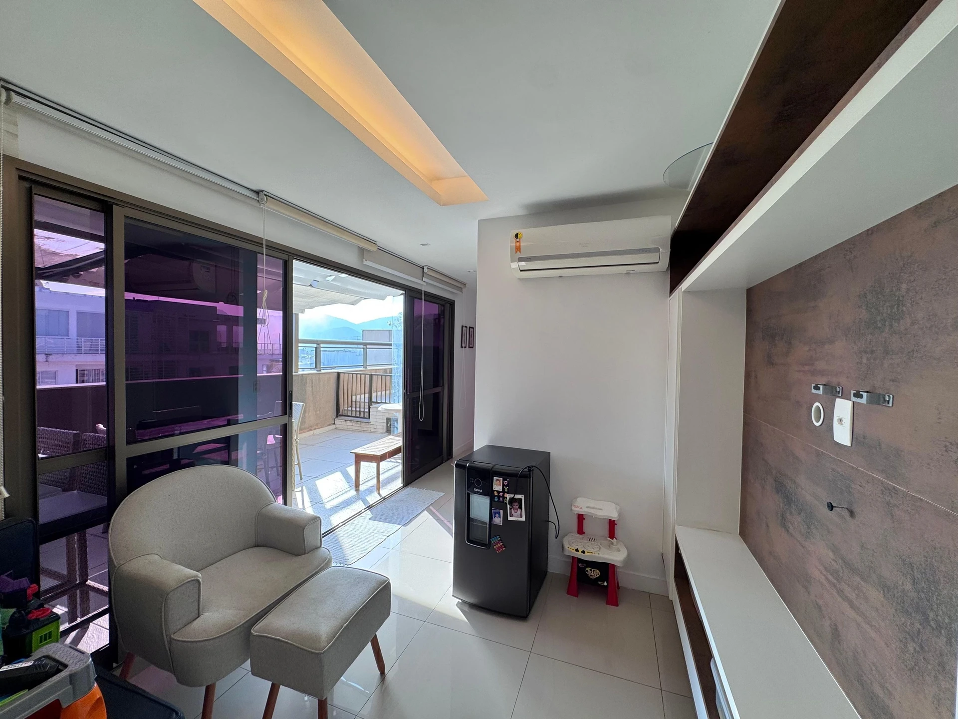 4-bedroom apartment with a glass-enclosed balcony — photo 2