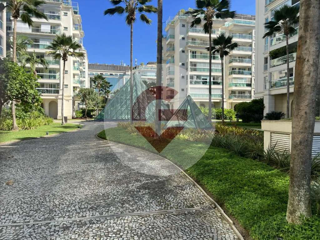 Furnished 200 m² apartment with 3 bedrooms and a suite — photo 24