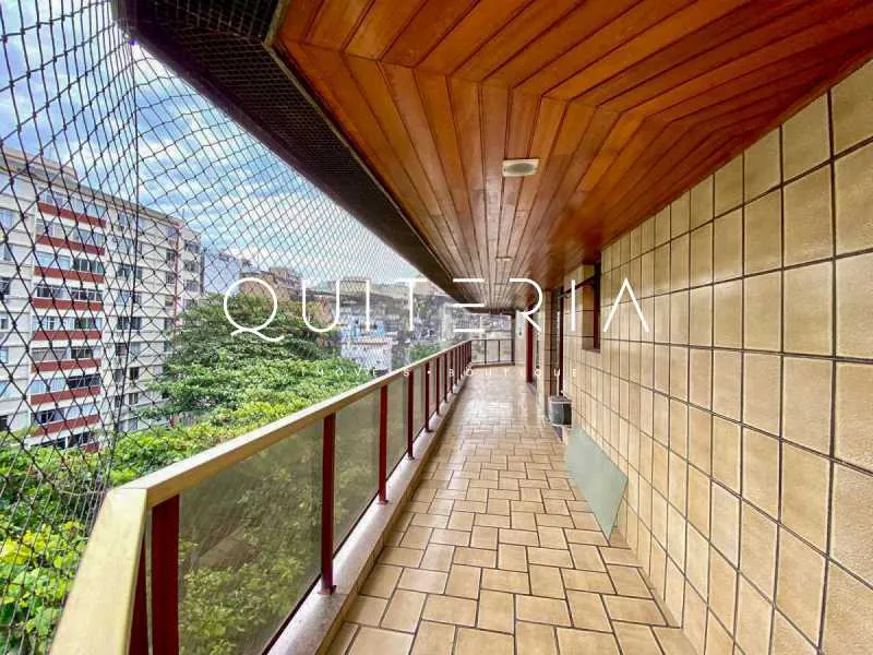 3-bedroom apartment with a glassed-in balcony — photo 13
