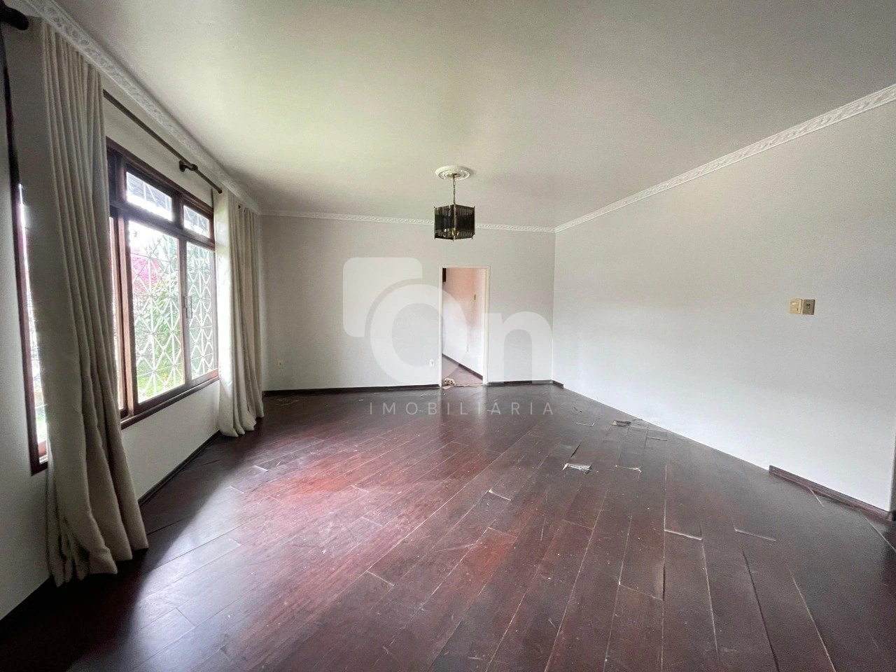 Wood or laminate floors in a one-bedroom house, 60 m² — photo 13
