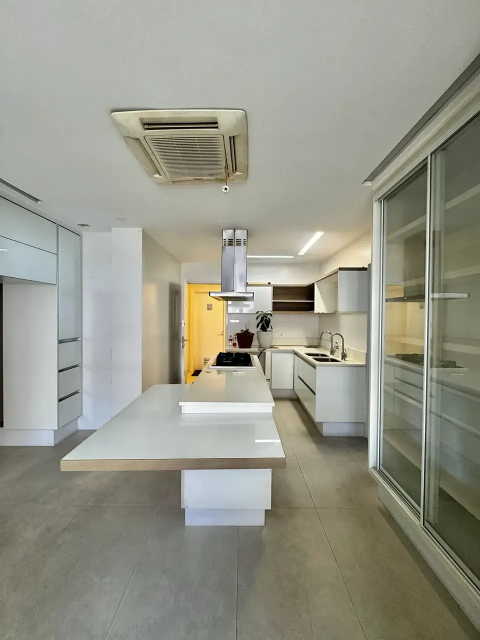 Unfurnished apartment with 3 bedrooms and open kitchen — photo 13