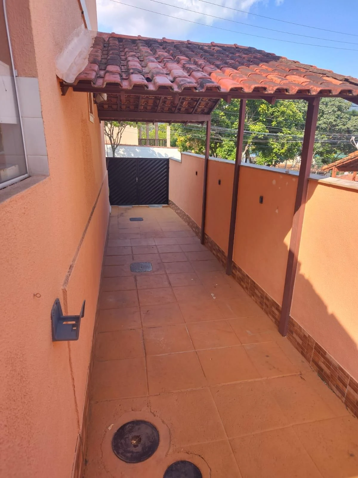 Unfurnished house with 2 bedrooms and 2 bathrooms