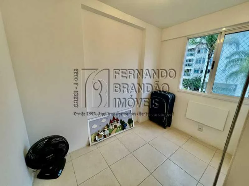 Glass-enclosed balcony in a 3-bedroom apartment, 91 m² — photo 11