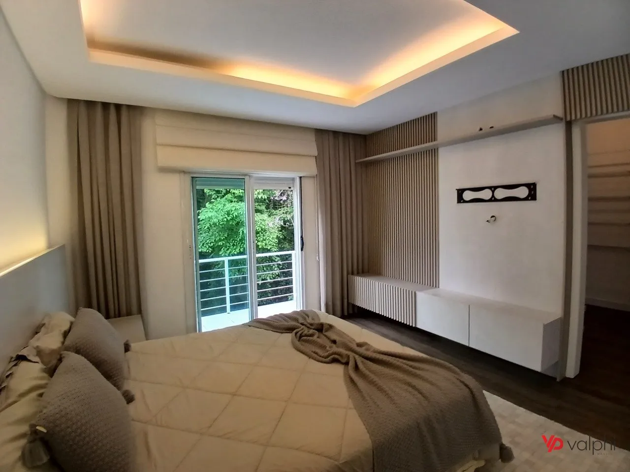 4-bedroom house with a grill on the balcony — photo 42