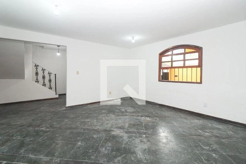 Будинок: 3 спальні, 1 з власною ванною кімнатою, 217 м² — photo 4