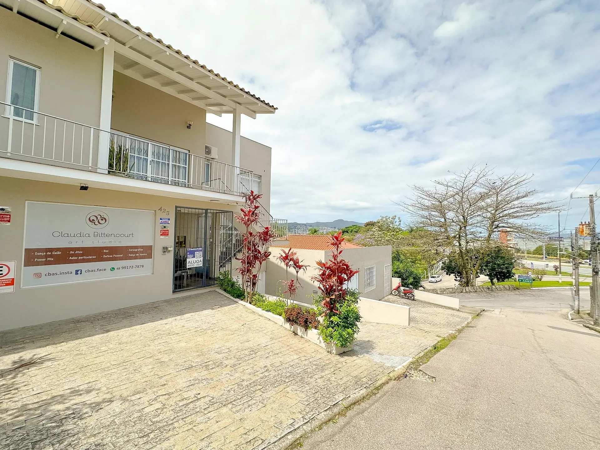 Furnished house, 250 m², with a bathtub — photo 32