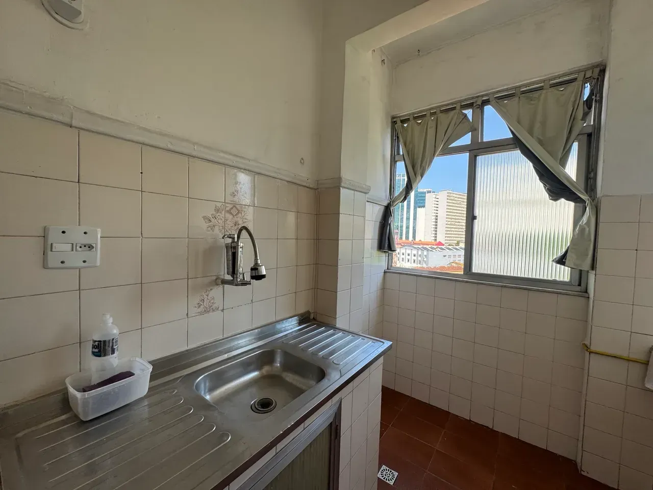 Apartment on the 6th floor with wood or laminate floors — photo 13