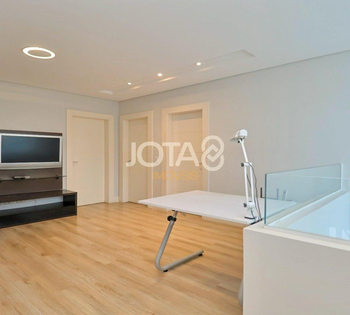House with 3 en-suites, 400 m², plus a home office desk — photo 28