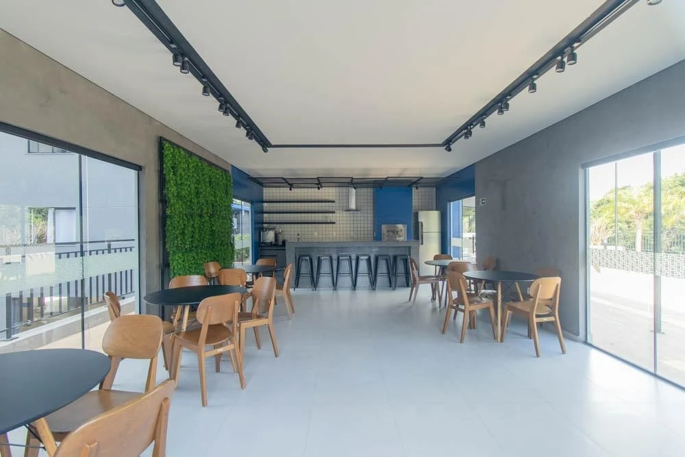 2-bedroom apartment in a building with a gym — photo 34