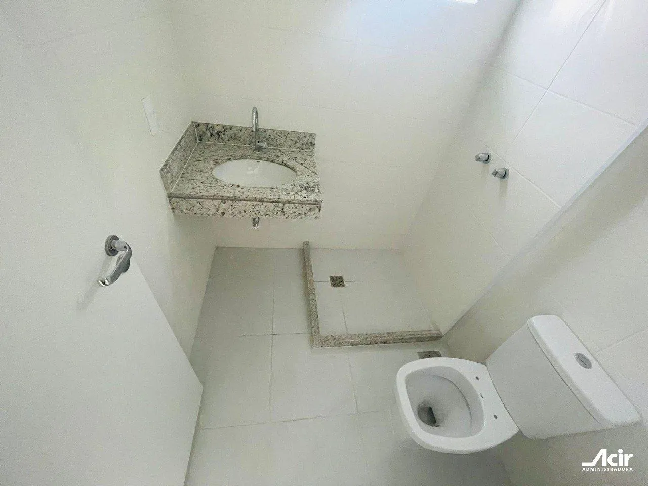 2-bedroom apartment in a building with a gym — photo 15