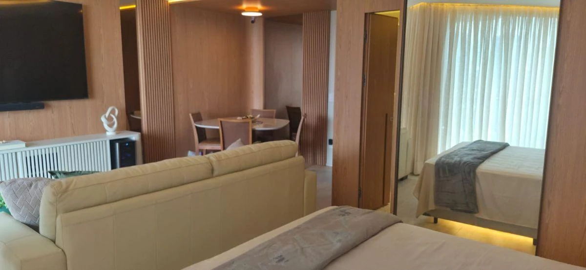 One-bedroom apartment in a building with a sauna